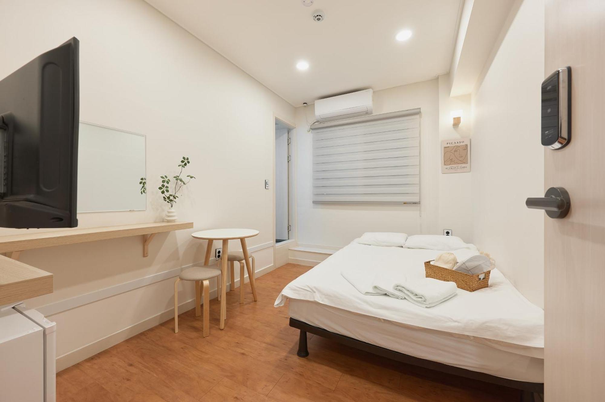Отель Dawoo House 2 In Hongdae Сеул Экстерьер фото